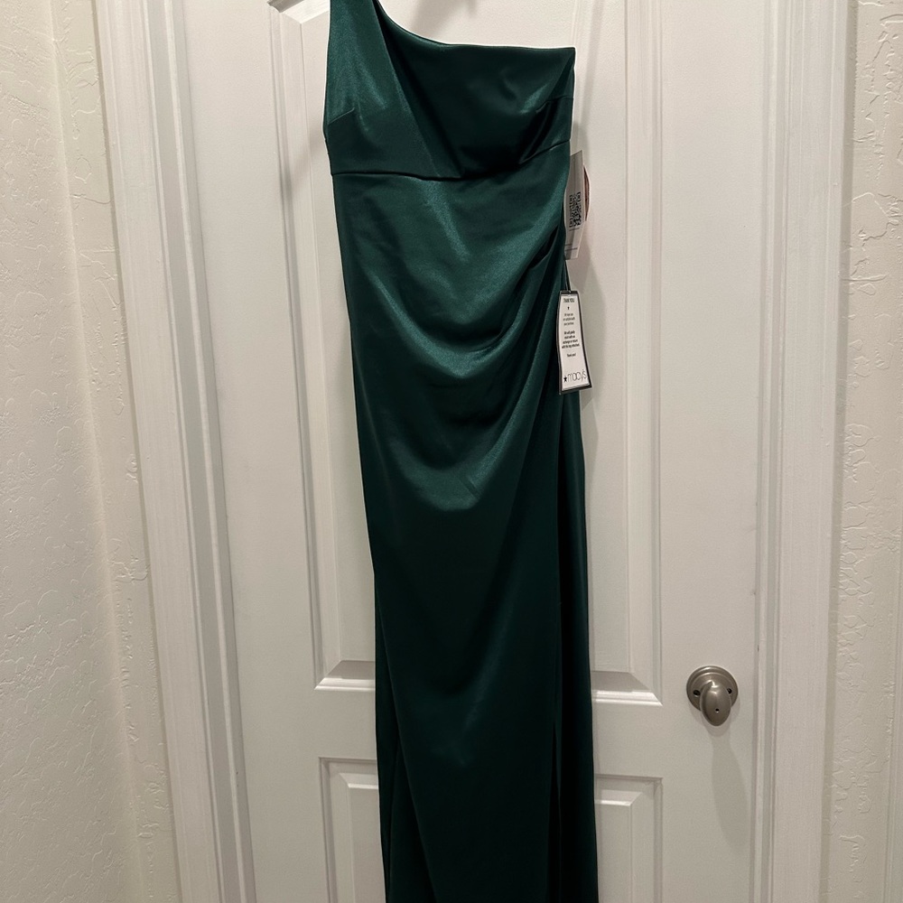 Elegant Green One-Shoulder Dress
